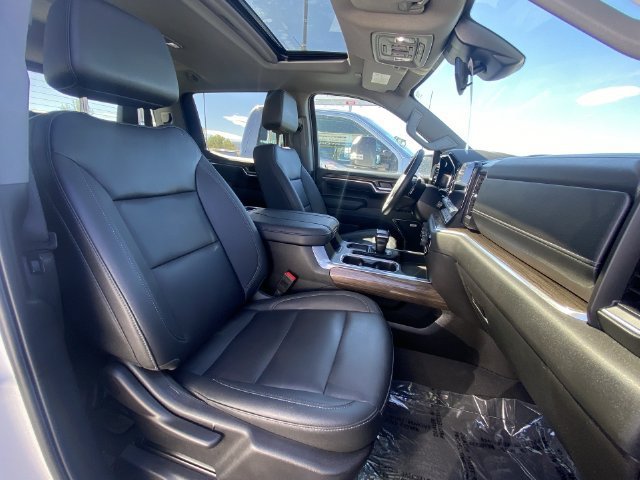 Used 2024 Summit White Chevrolet RST image 25
