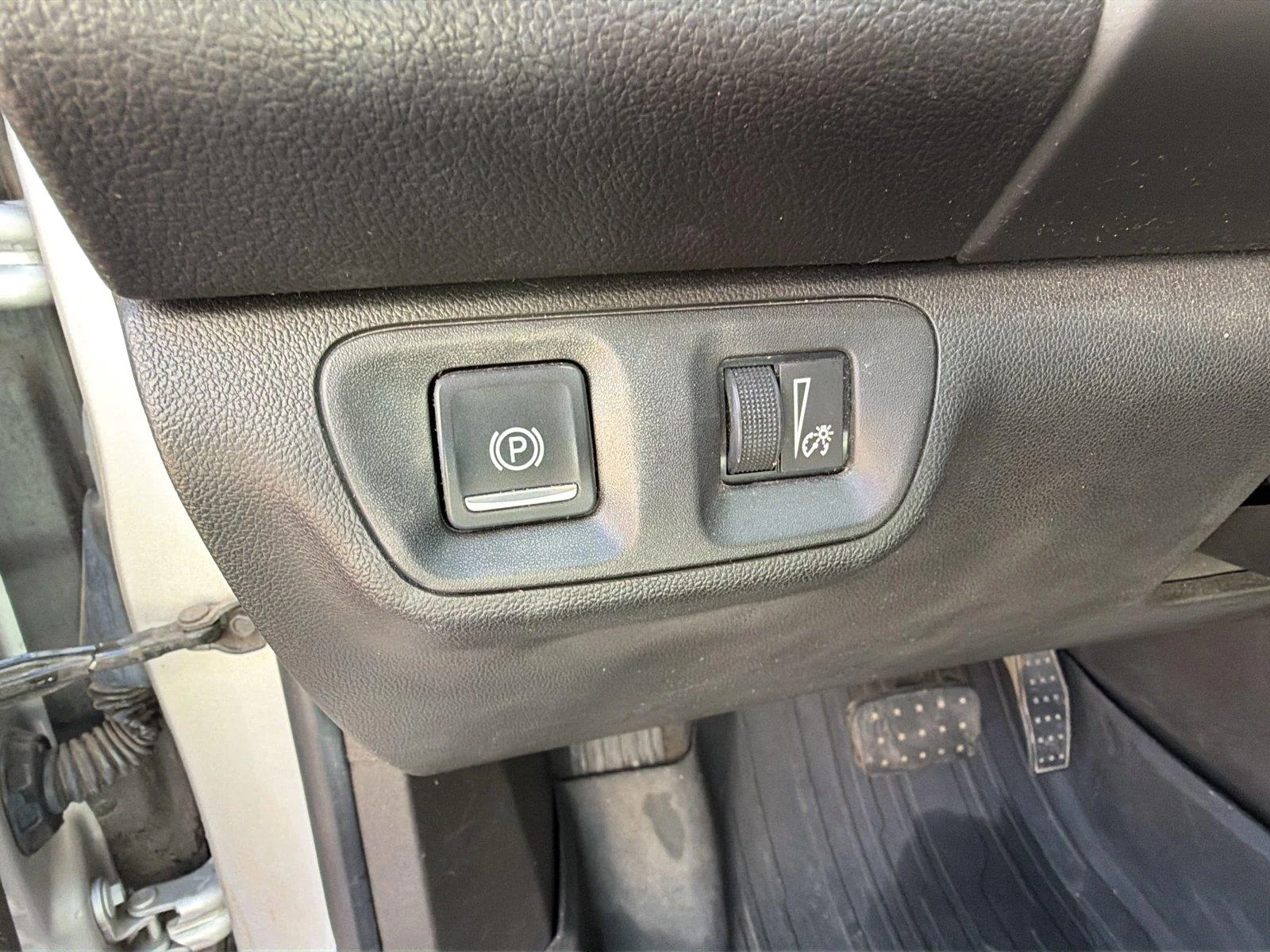 Used 2017  GMC Denali image 17