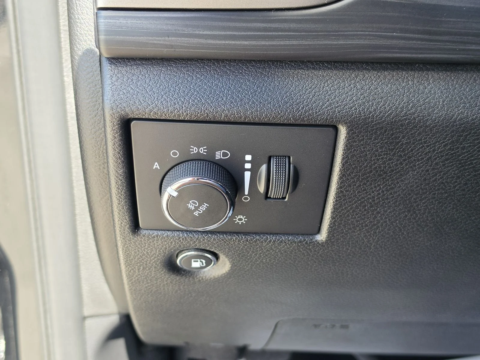 Used 2022 Black Jeep Laredo X image 34