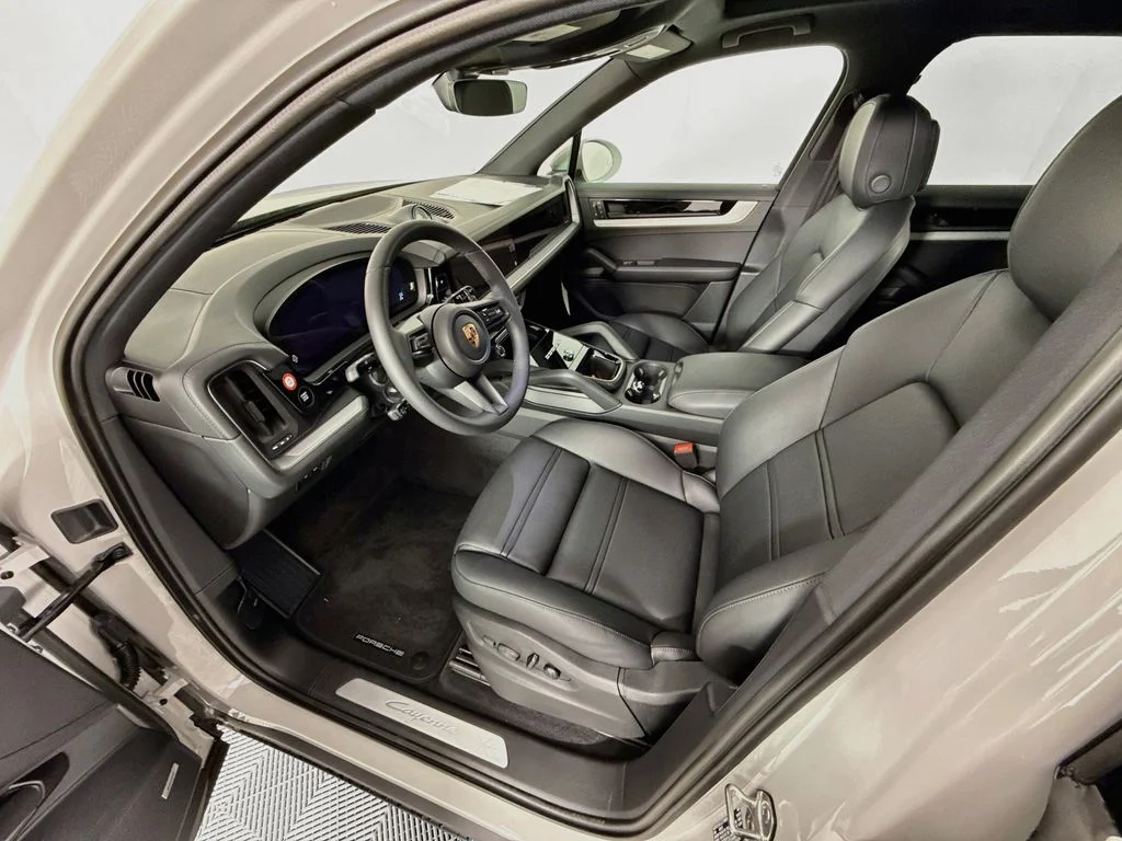 Certified Used 2025  Porsche  image 5