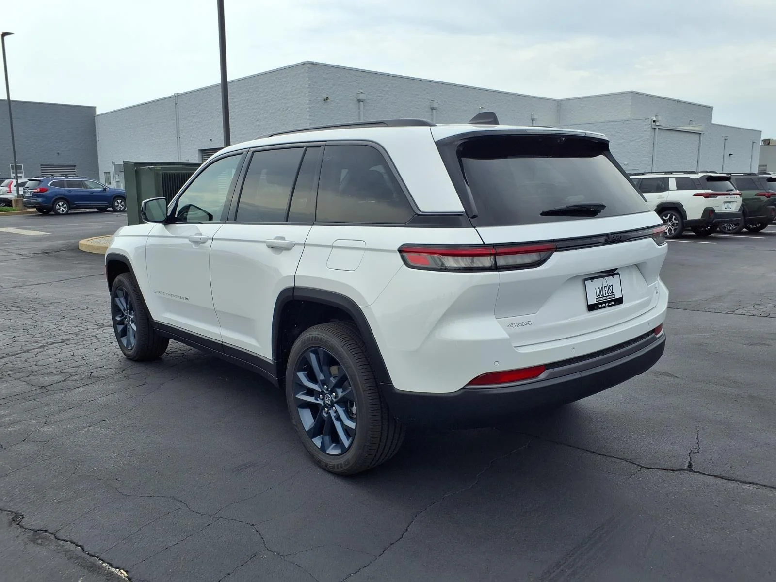 New 2026 Bright White Clear-Coat Exterior Paint Jeep 85th Anniversary Edition image 16