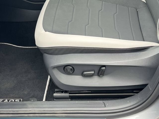 New 2026 Silver Volkswagen 1.5T SE image 17