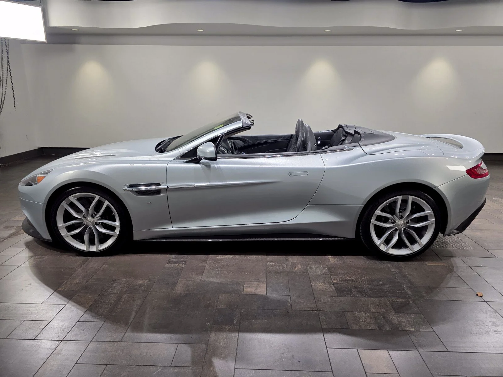 Used 2017 Q Titanium Silver Aston Martin Volante image 20
