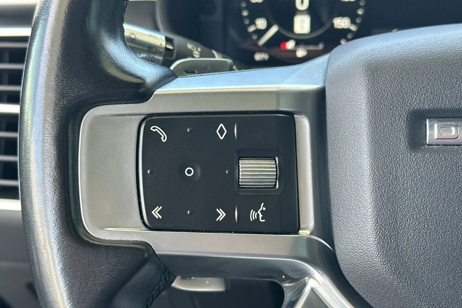 Used 2022  Land Rover S R-Dynamic image 31