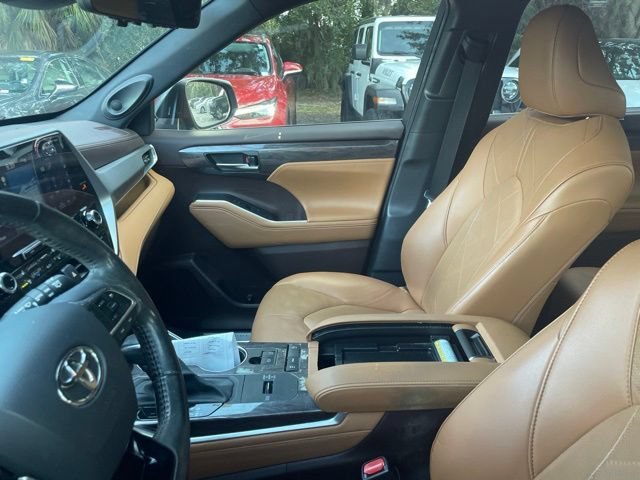 Used 2020 Moon Dust Toyota Platinum image 9
