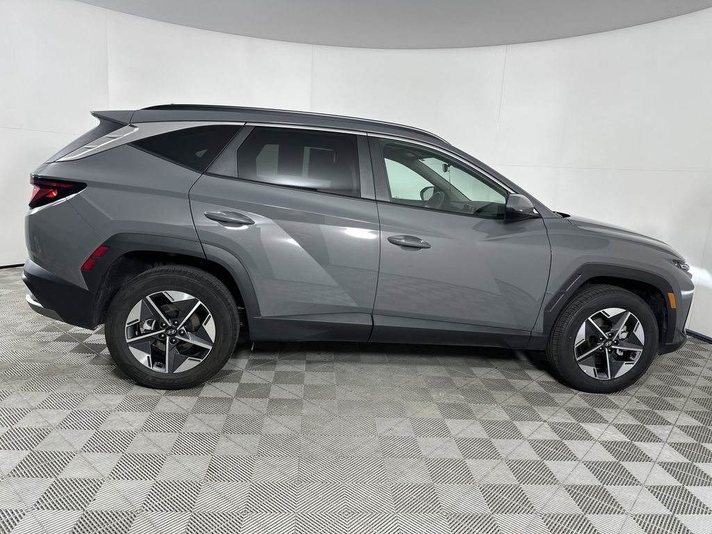 Used 2025 Hampton Gray Hyundai SEL image 9