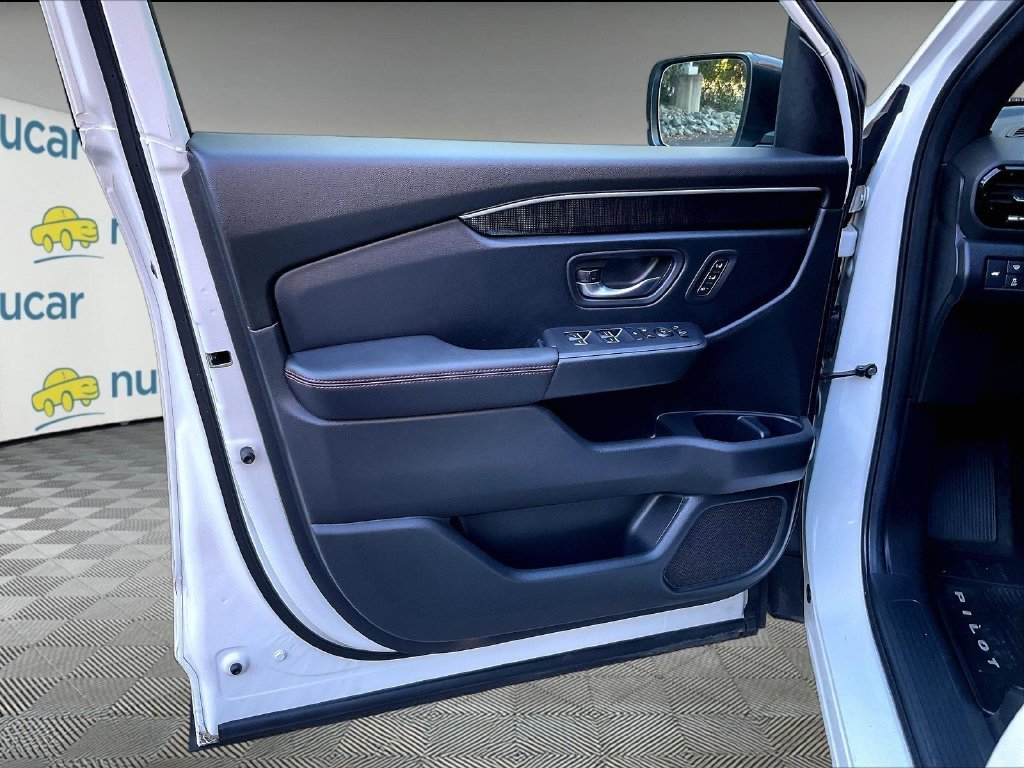 Used 2025 White Honda Black Edition image 9
