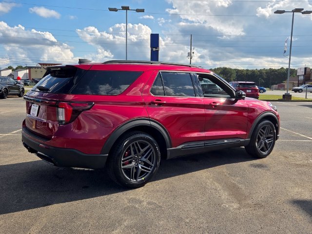 New 2027 Ruby Red Metallic Tinted Clearcoat Ford ST-Line image 8
