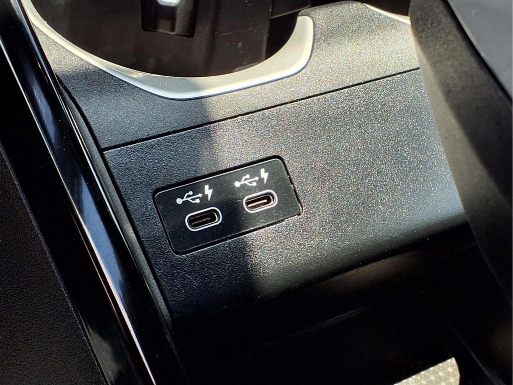Used 2023 Silver BMW xDrive28i image 26