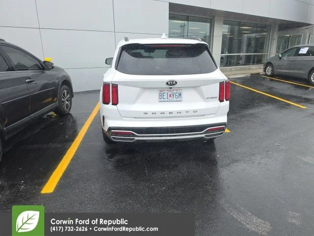 Used 2021 Glacial White Pearl Kia SX-Prestige image 3