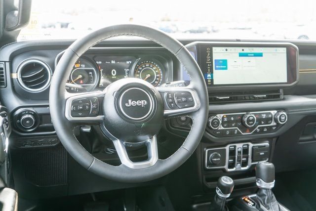 Used 2025  Jeep Sahara image 12