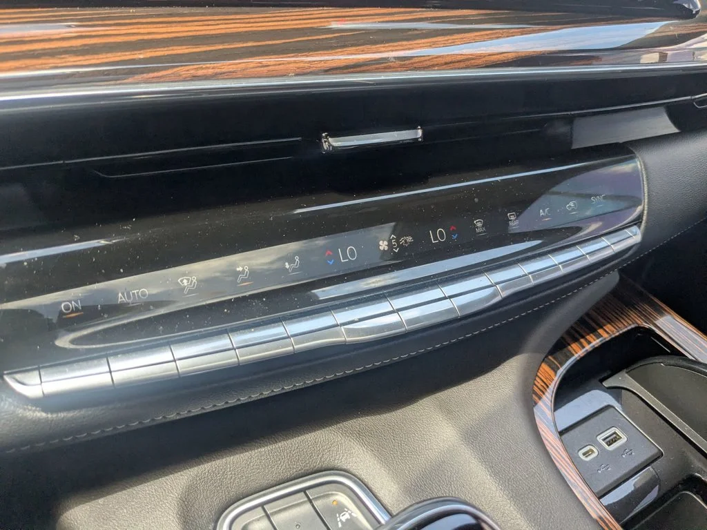 Used 2021 Crystal White Tricoat Cadillac Premium Luxury image 18
