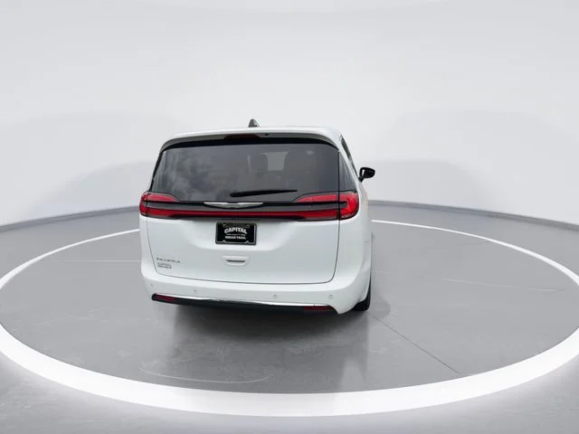 Used 2023 White Chrysler Touring L image 7