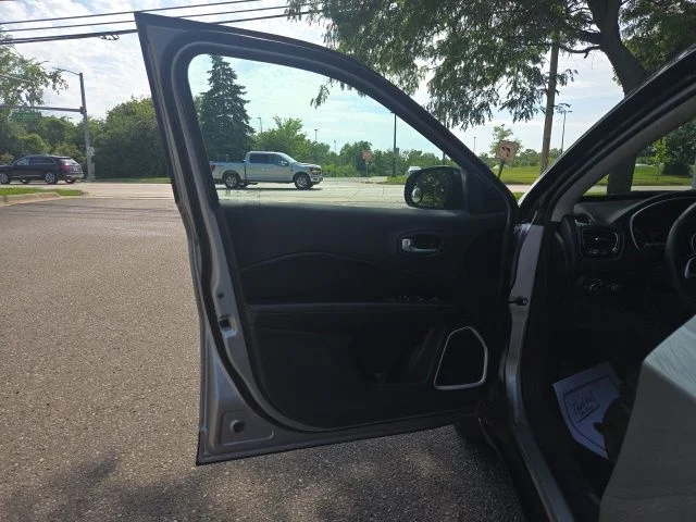 Used 2020 Silver Jeep Limited image 15