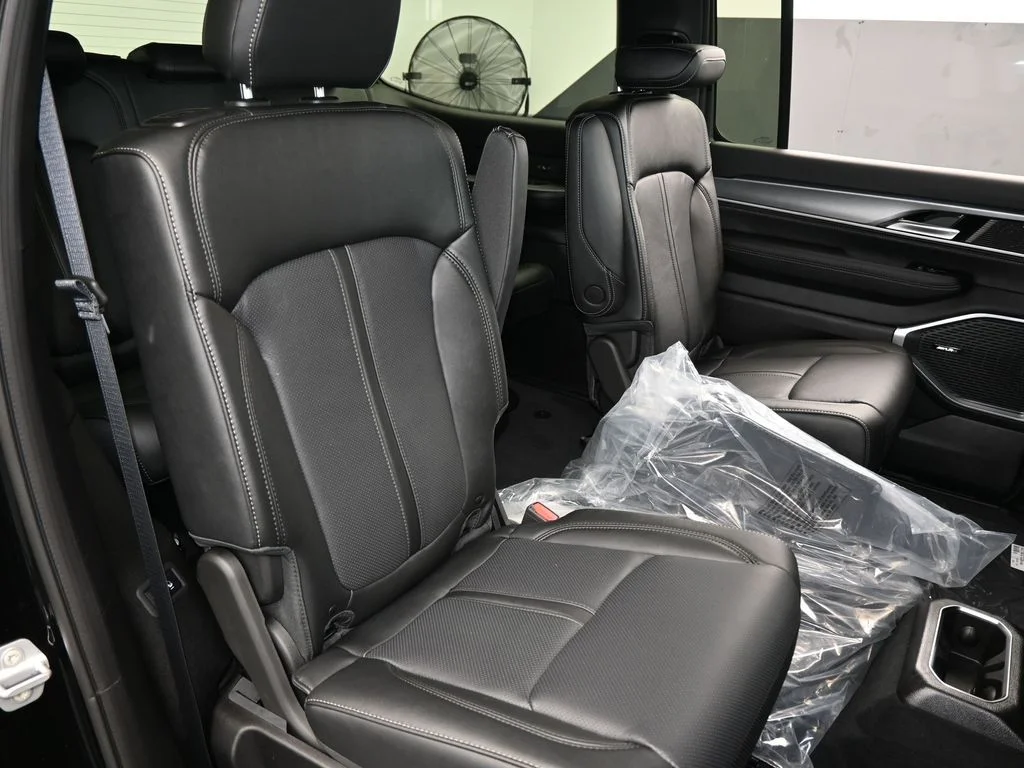 New 2026 High Gloss Black Exterior Paint Jeep Limited Altitude image 38