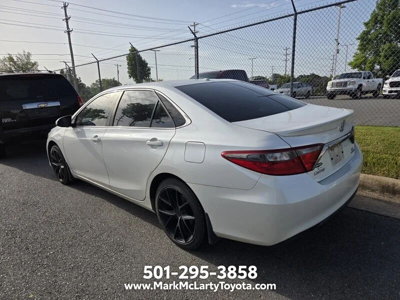 Used 2016 Blizzard Pearl TOYOTA SE image 8