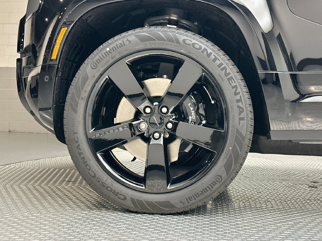 New 2026 Santorini Black Land Rover V8 image 5