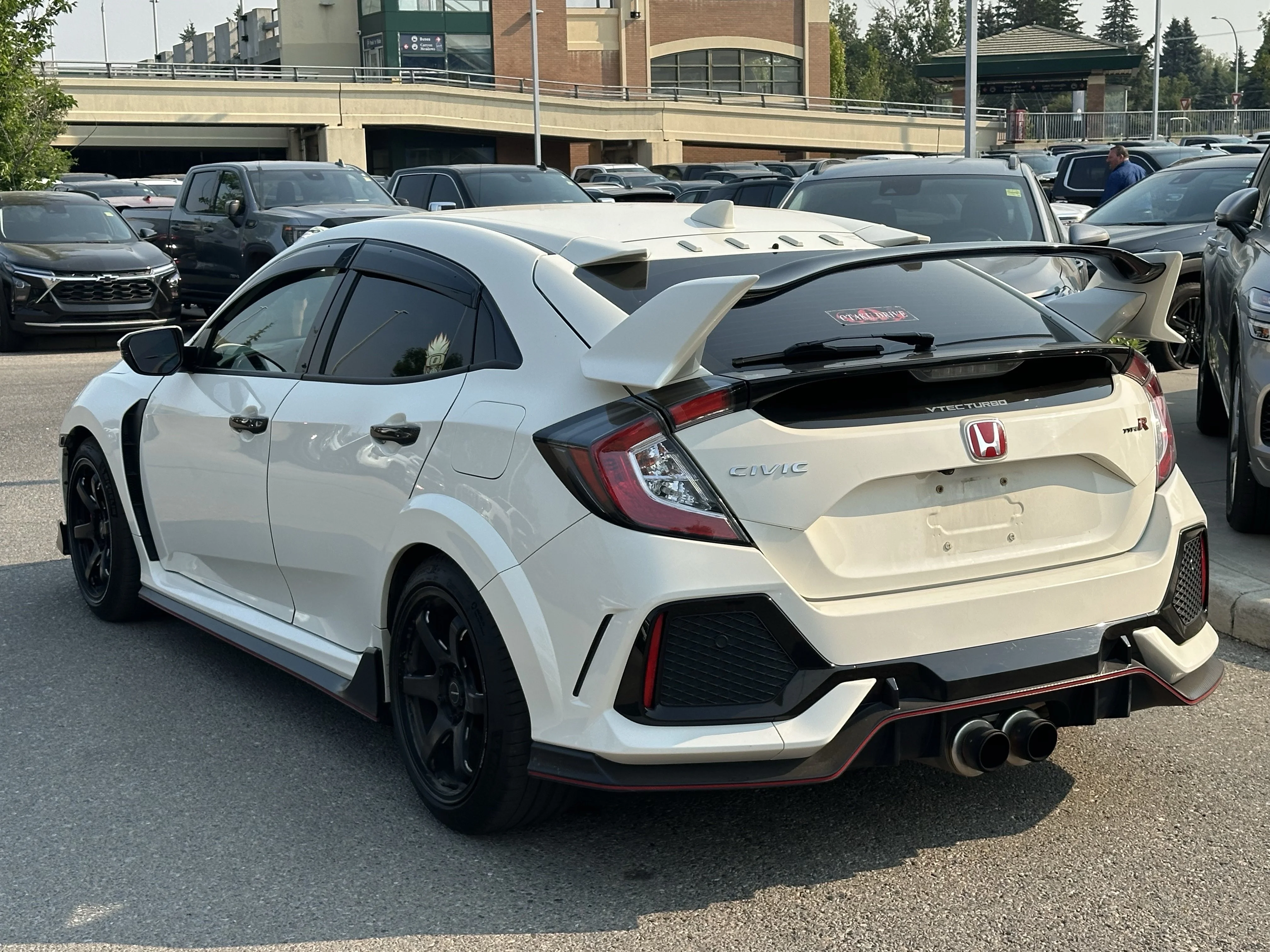Used 2018 White Honda  image 3