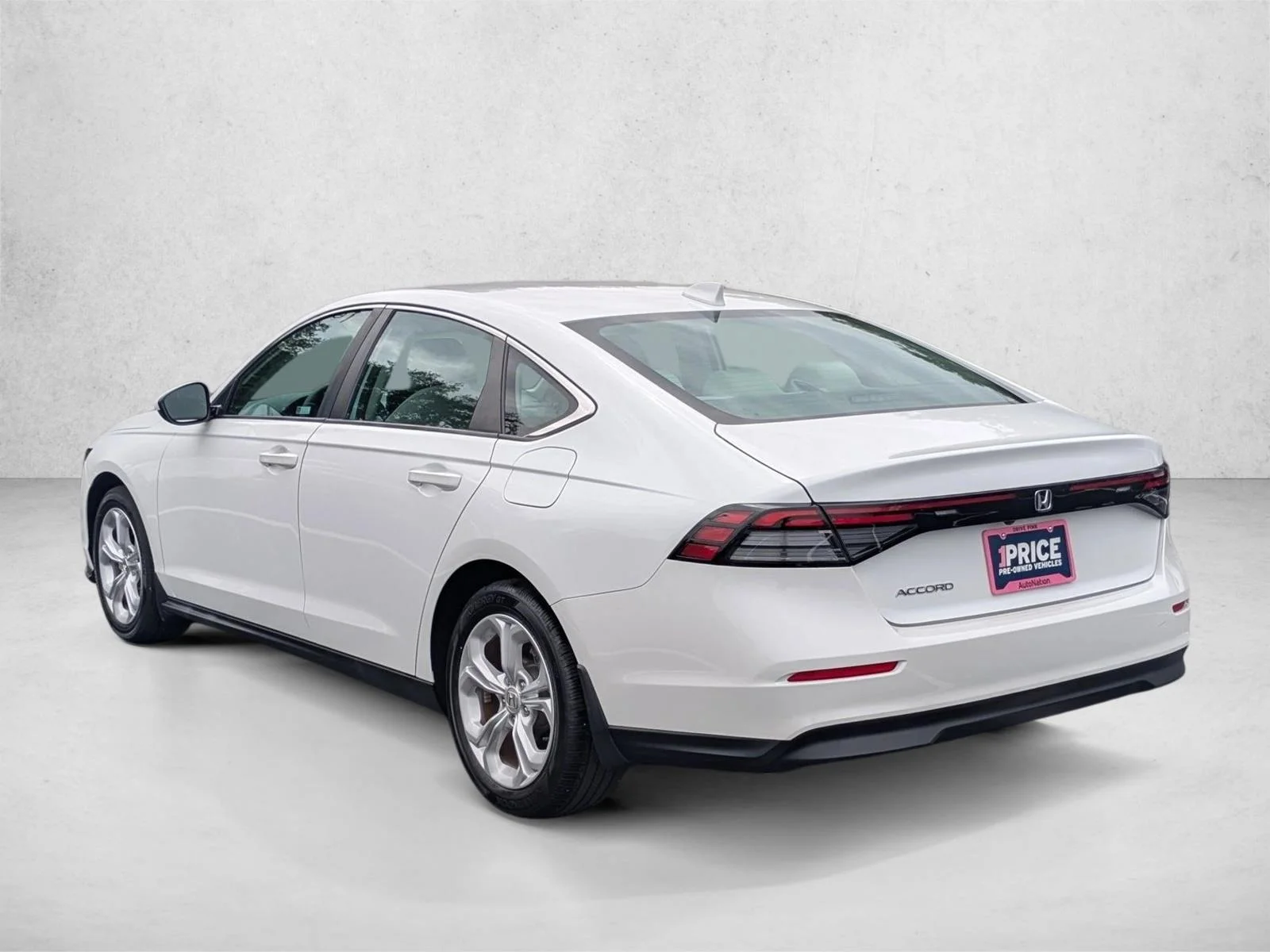 Used 2023 Platinum White Pearl Honda LX image 8