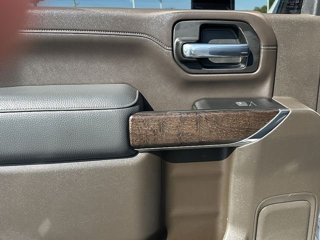 Used 2022 White GMC Denali image 18