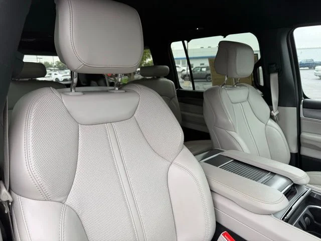 Used 2025 White Jeep Series III image 10