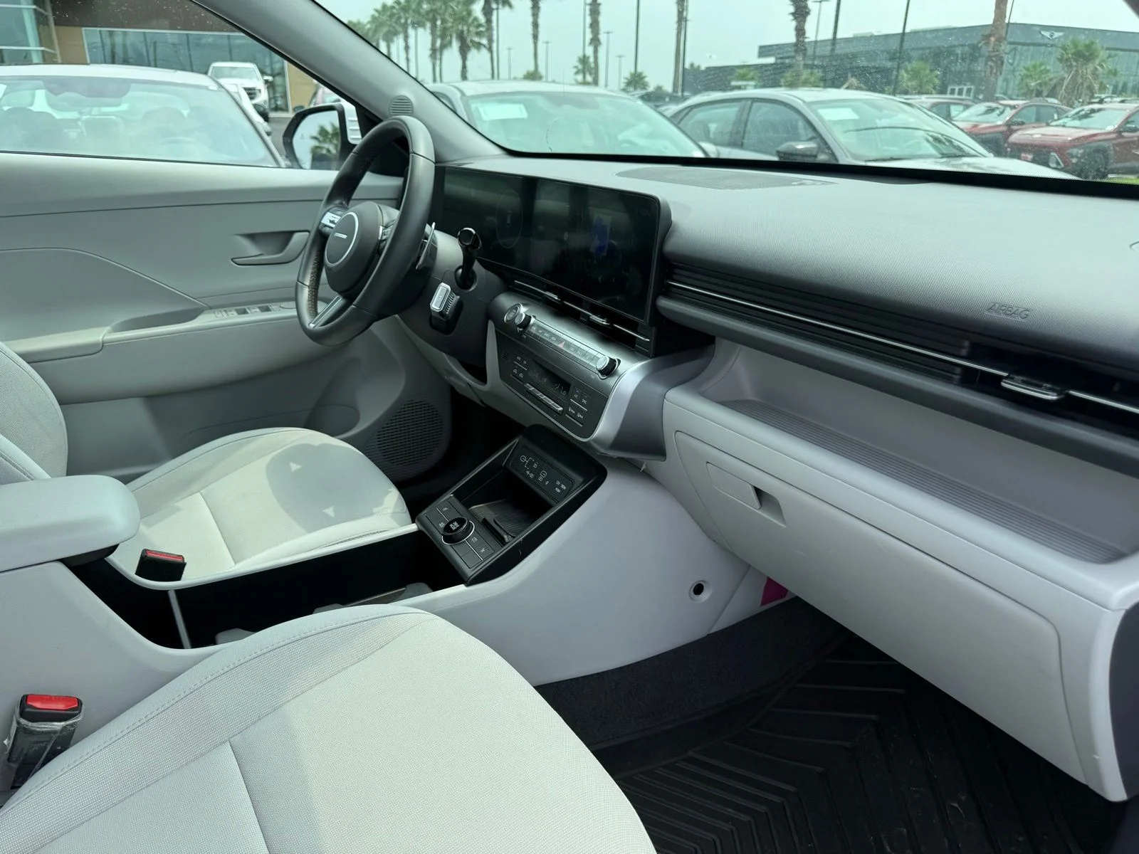 Used 2025 White Hyundai SEL Convenience image 19