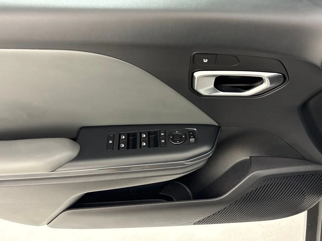 New 2026 Snow White Pearl Kia EX image 23
