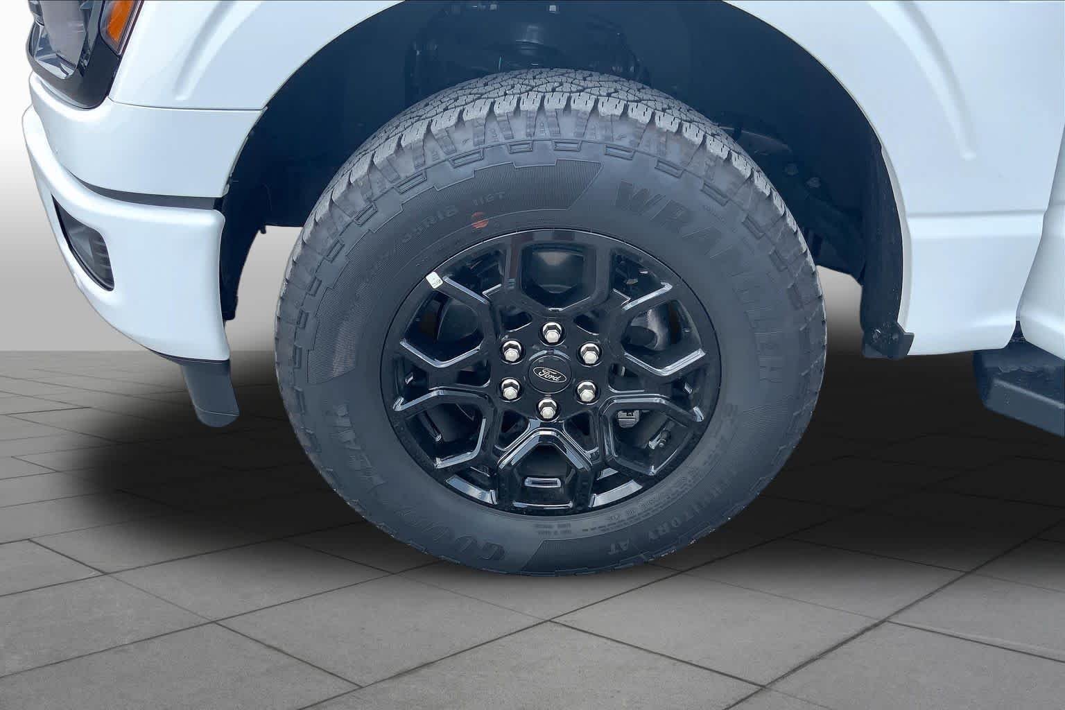 New 2026 Oxford White Ford XLT image 12