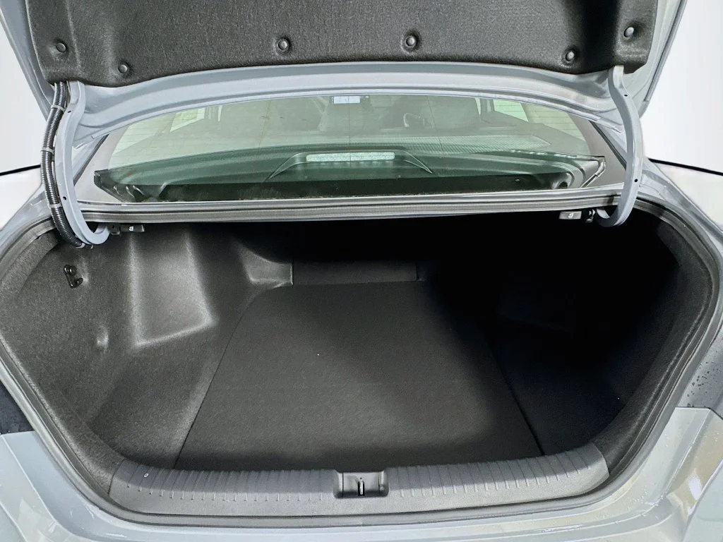New 2026 Urban Gray Pearl Honda Touring image 9