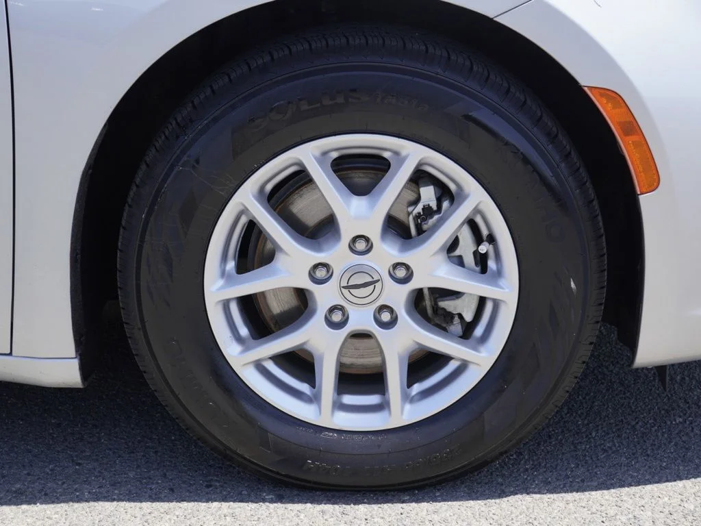 2023 Chrysler Pacifica Touring L - Photo 9