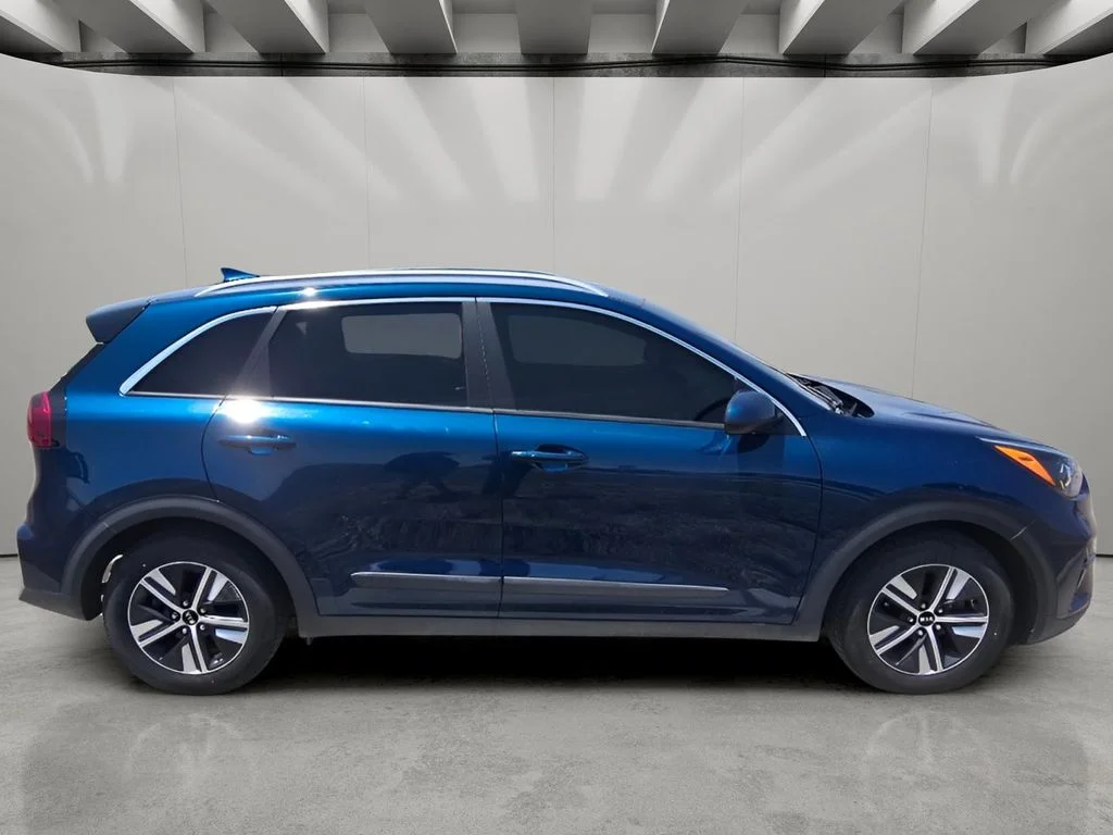 Used 2021 Deep Cerulean Kia LXS image 6