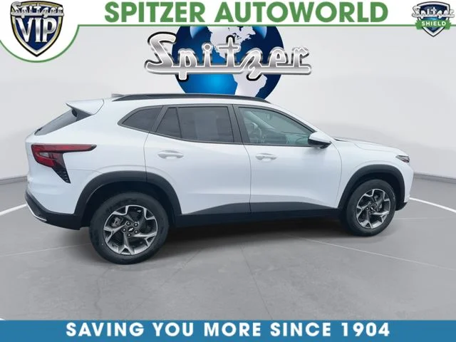 Used 2024 Summit White Chevrolet LT image 10