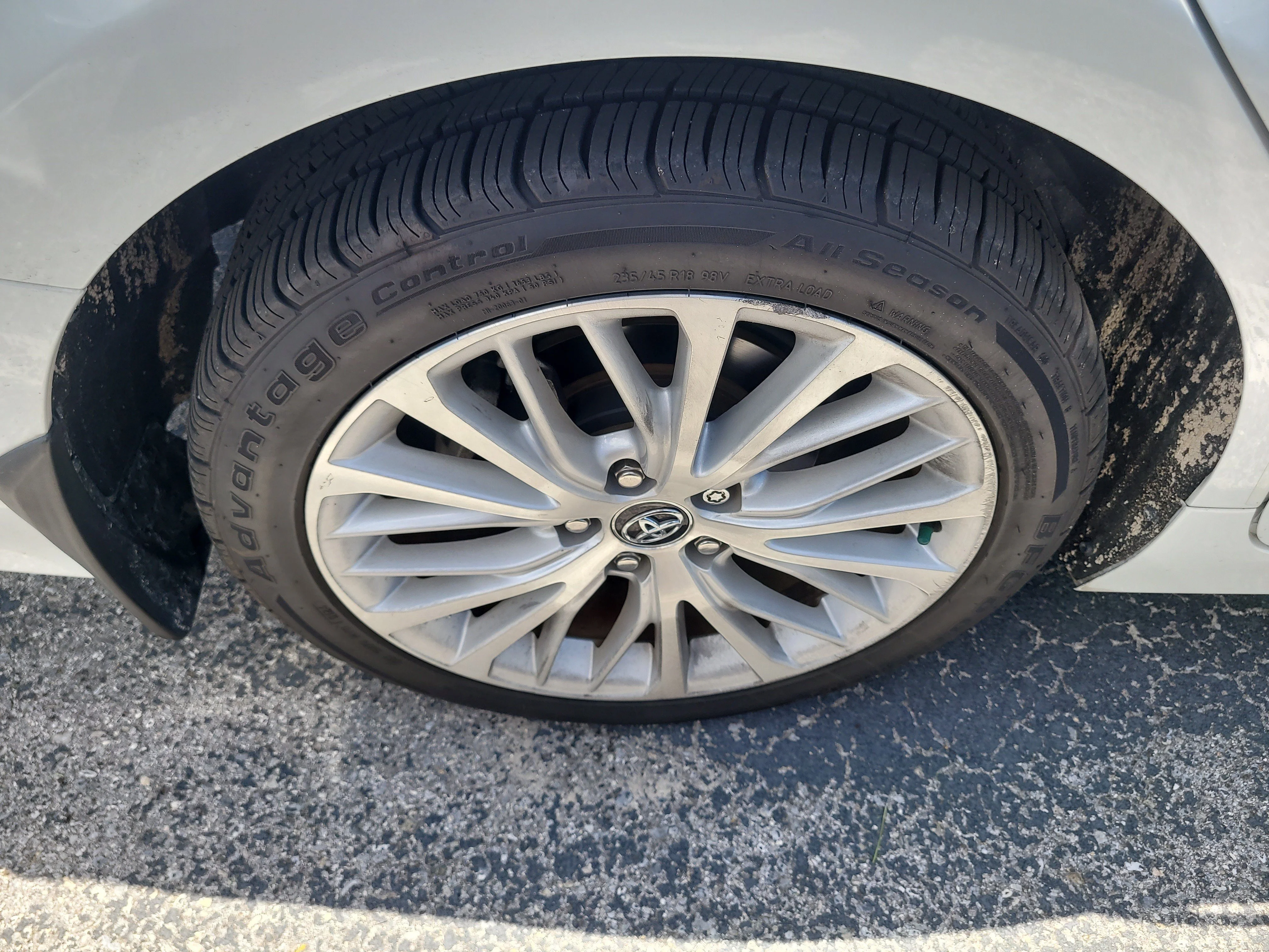 Used 2020 Pearl Toyota Hybrid XLE image 7