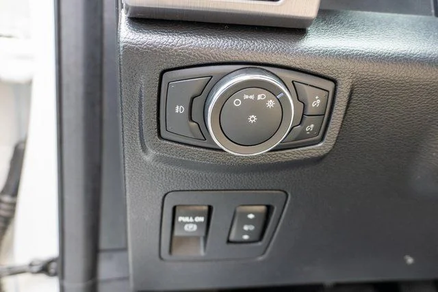 Used 2021 White Metallic Ford Platinum image 31