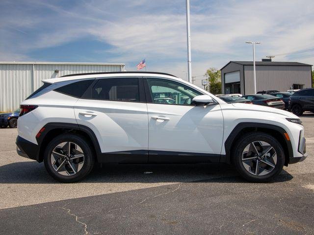 New 2026 White Hyundai SEL FWD image 14