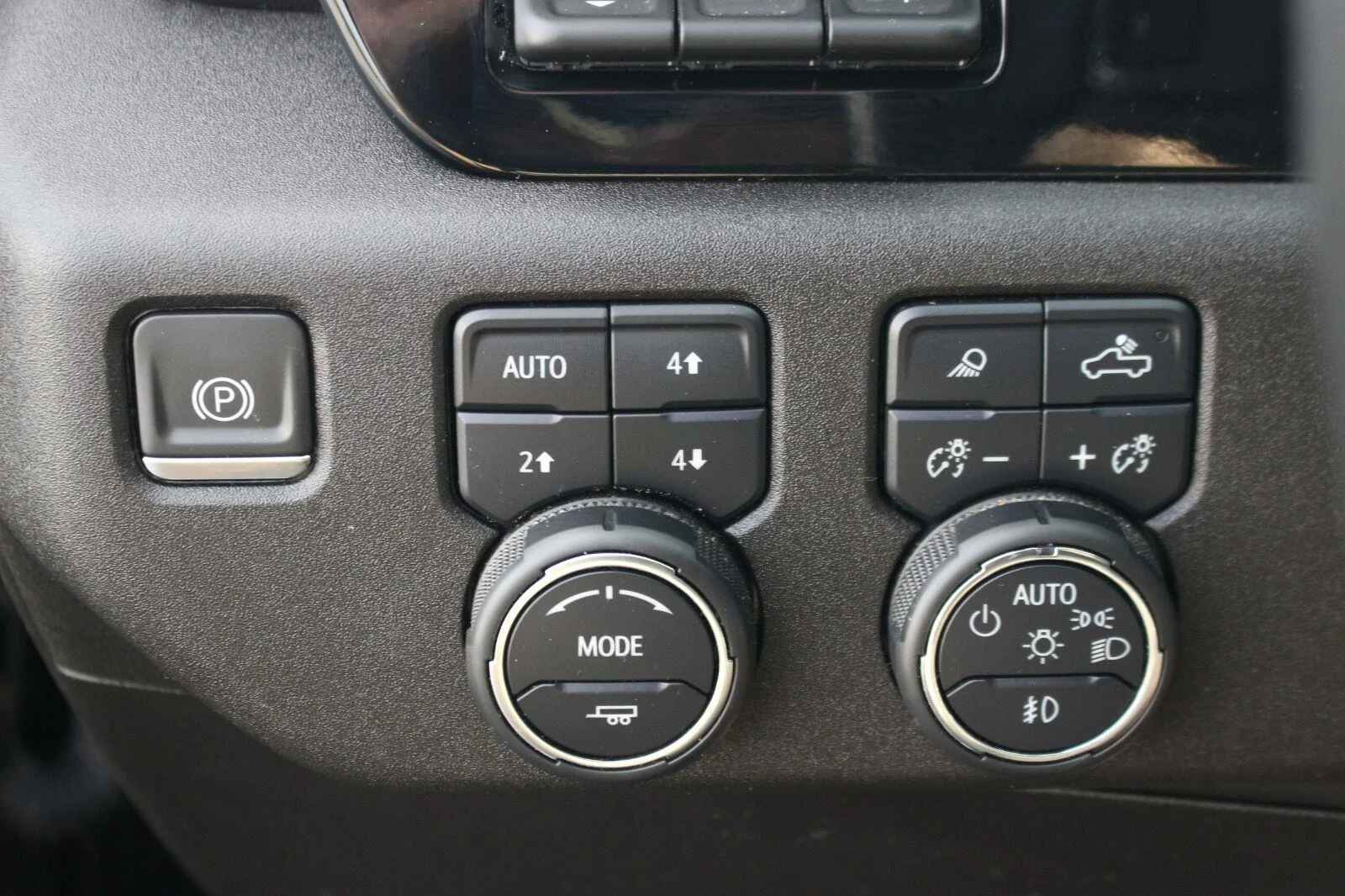 Used 2024 Black Chevrolet High Country image 31