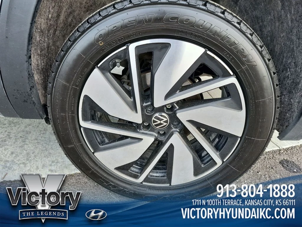 Used 2024 Silver Volkswagen 2.0T SEL image 27