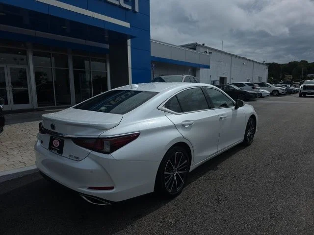 Used 2025 White Lexus 350 image 7
