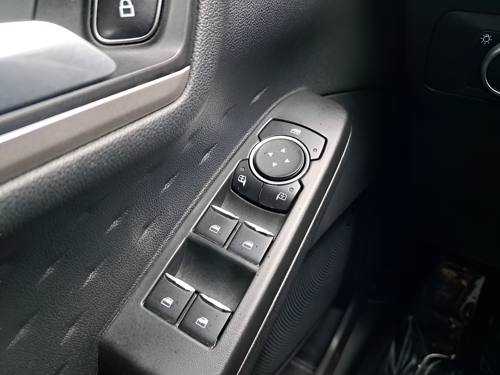 Used 2020 Black Ford SE image 26