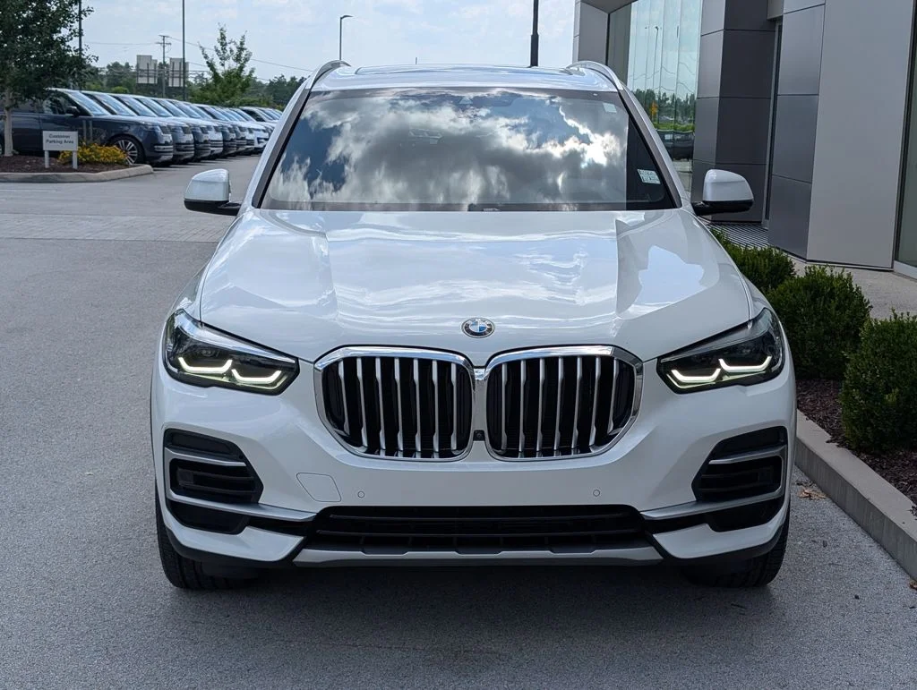 Used 2023 White BMW xDrive40i image 10