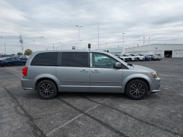Used 2015 Silver Dodge SXT image 3