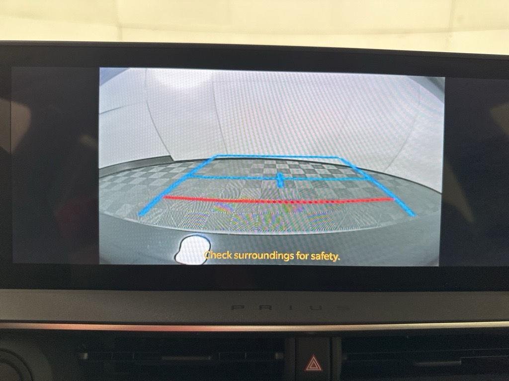 Used 2025 Cutting Edge Toyota XLE image 18