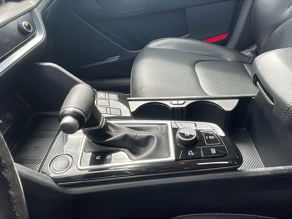 Used 2023 White Kia EX image 24