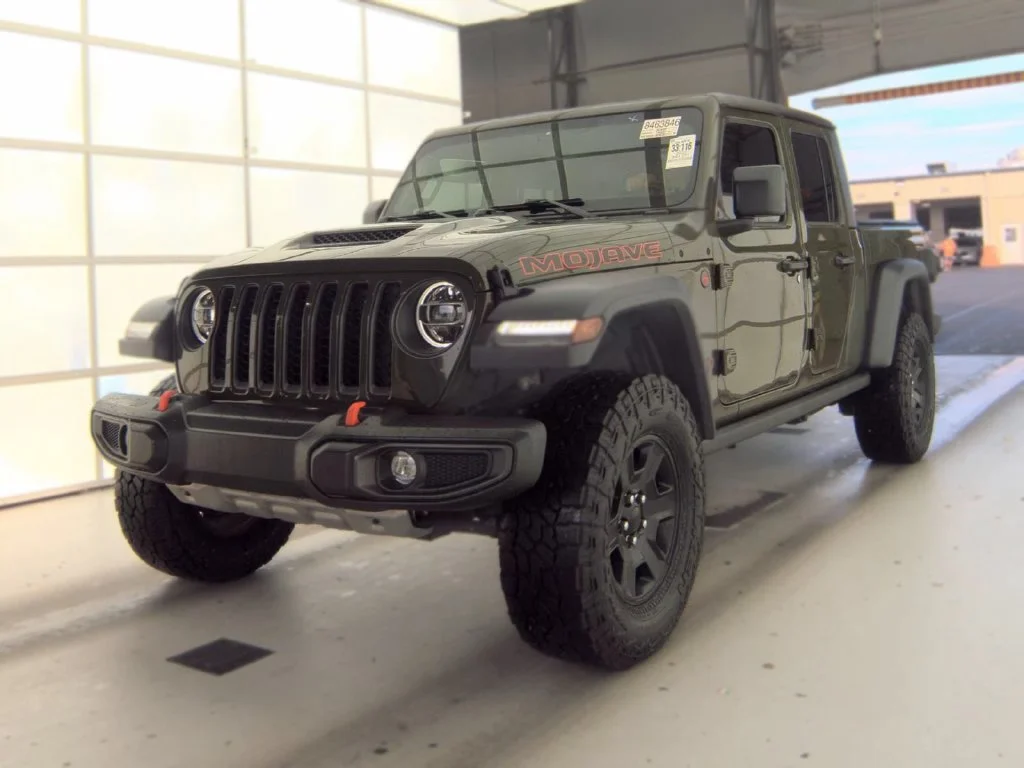 Used 2022 Green Jeep Mojave image 1