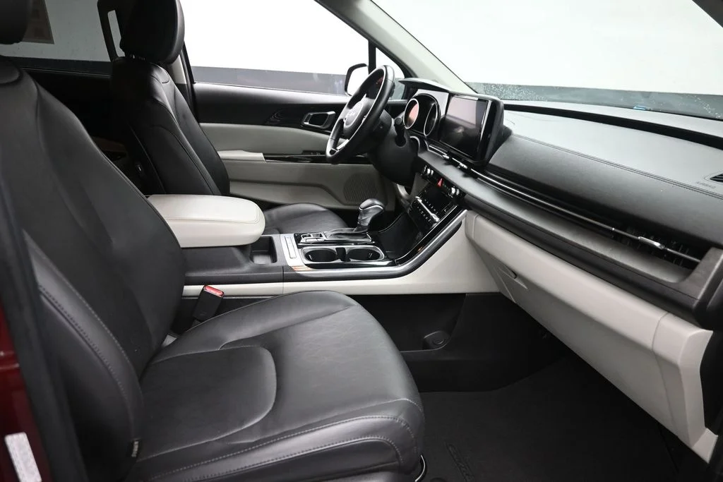 Used 2022 Red Kia EX image 9