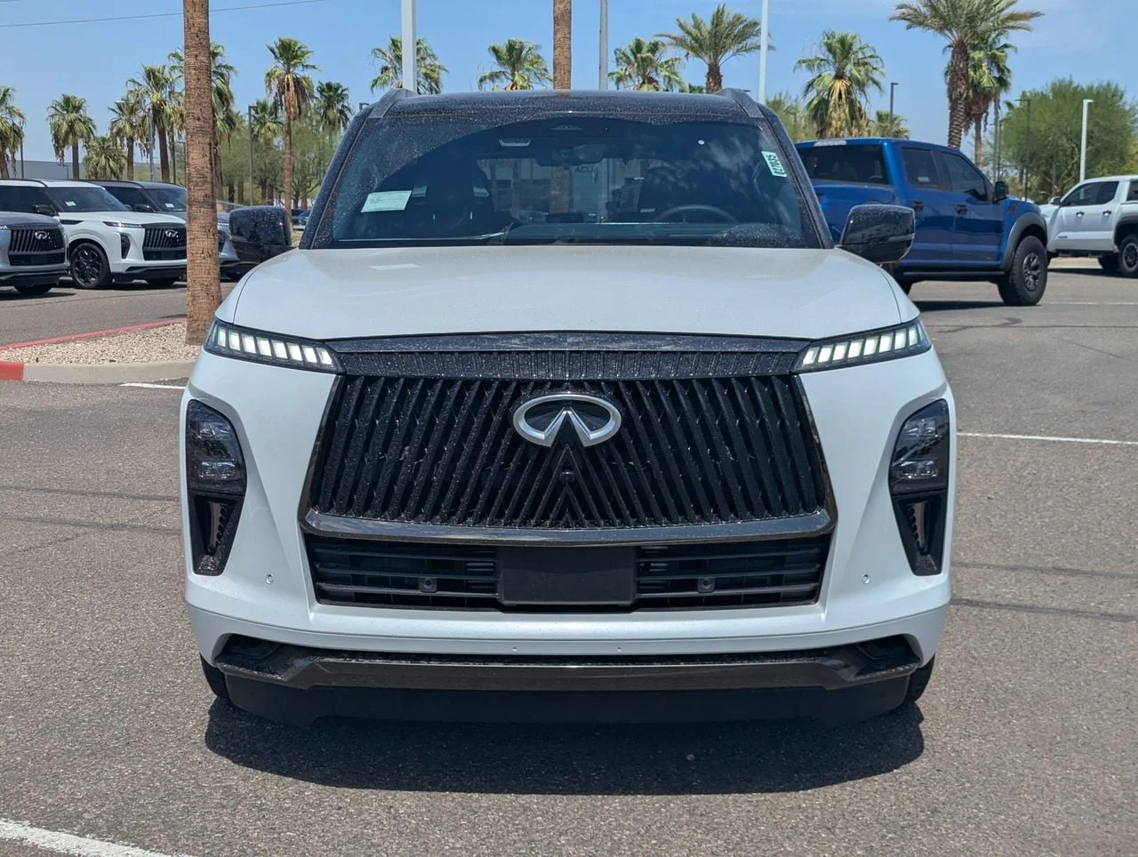 New 2027 2T RADIANT WHIT INFINITI Autograph 4WD image 8