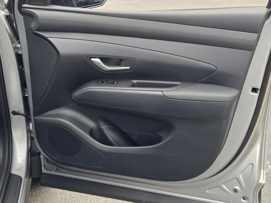 New 2026 Shimmering Silver Hyundai Blue SE image 6