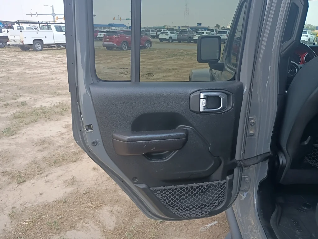 Used 2021 Granite Crystal Metallic Clearcoat Jeep Rubicon image 15