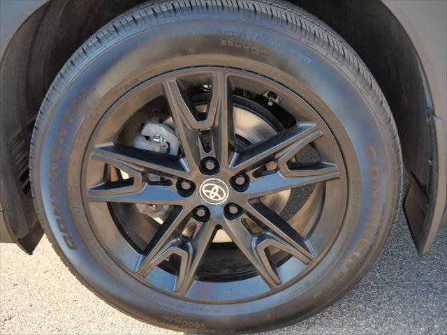 Certified Used 2026 WIND CHILL PEARL Toyota  image 16