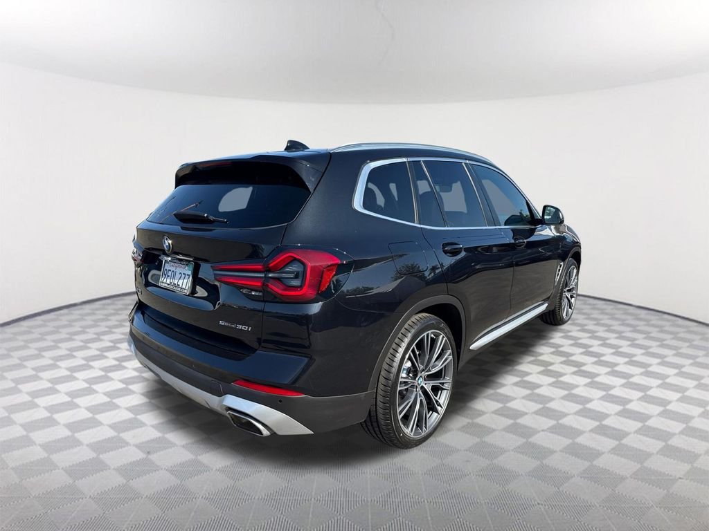 Used 2023 Black Sapphire Metallic BMW sDrive30i image 4